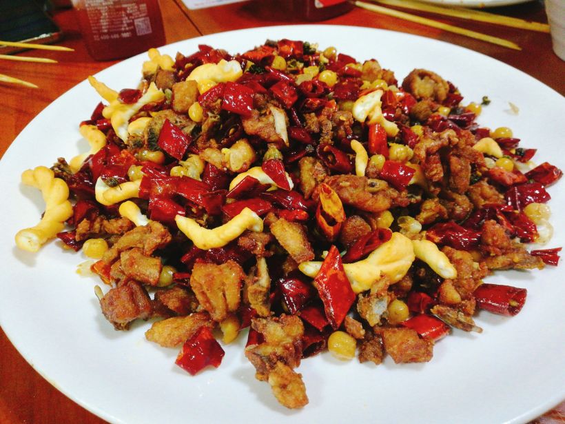 「山城辣子鸡」第一次见辣子鸡有麻花,干辣椒是从四川来的,不会上火哦