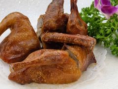 石岐乳鸽-轩记海鲜餐厅·四十五年老字号·经典粤菜(西区彩虹店)