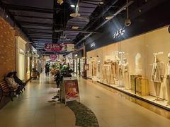 -燕莎奥特莱斯购物中心