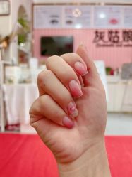-灰姑娘美甲美睫馆