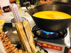 -鲜入围煮花胶鸡海鲜火锅