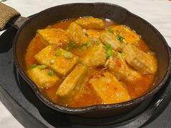 蒜香火腿包浆豆腐-云海肴云南菜·蒸汽石锅鱼(新奥店)