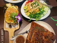 -Chom Cafe and Restaurant