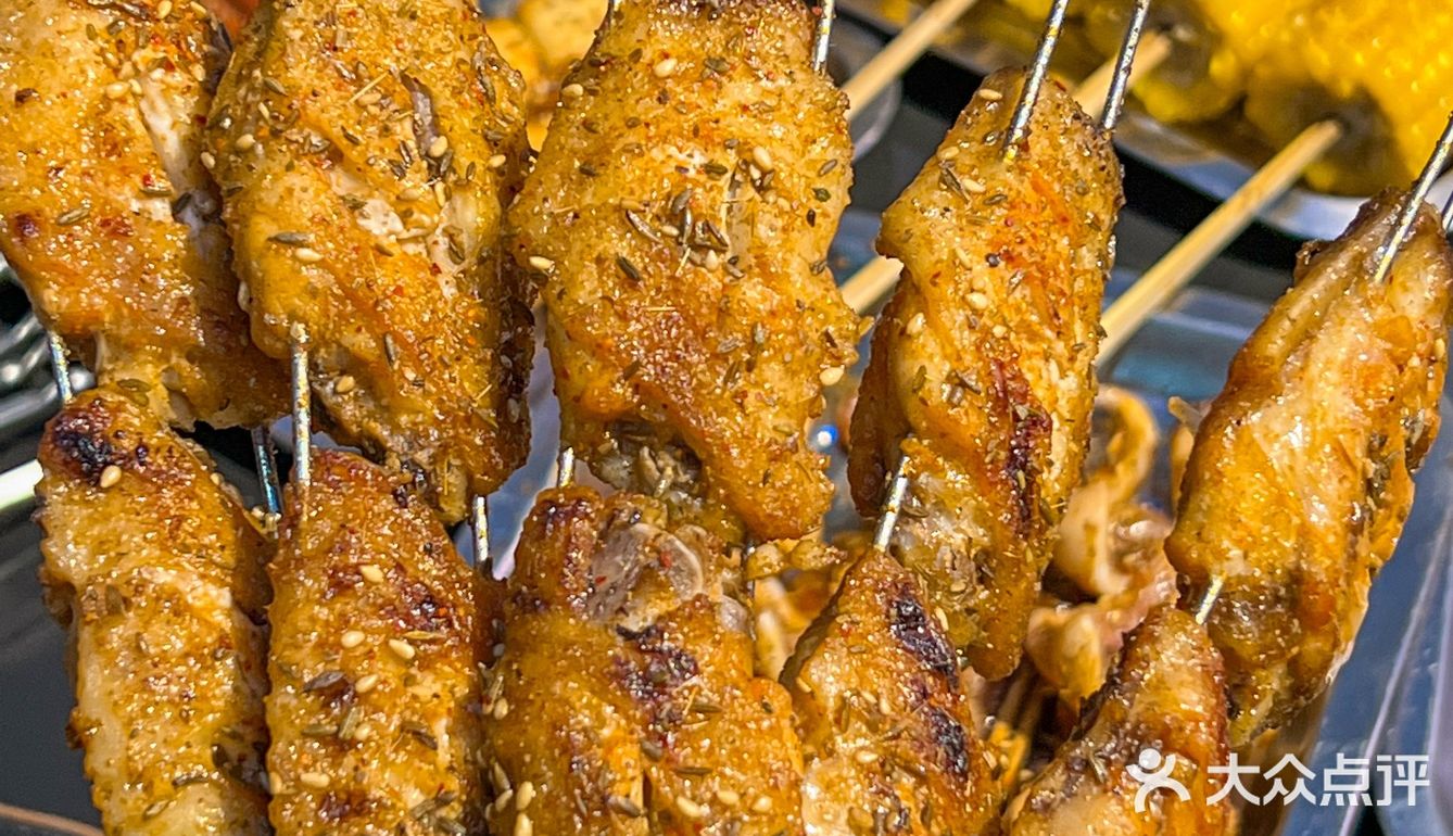 华店附近这家铜锅涮肉里面的烧烤也好好吃啊！ 