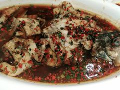飘香醋椒鲈鱼-胡桃里音乐餐厅(陶溪川店)(川湘赣菜·世界百大酒庄直供红酒·音乐表演)