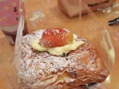 草莓吉士丹麦酥杯-PAPER STONE BAKERY(天汇广场店)