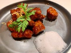 红酒泡沫牛仔粒-荟廷·晶萃(陆家嘴尚悦湾店)