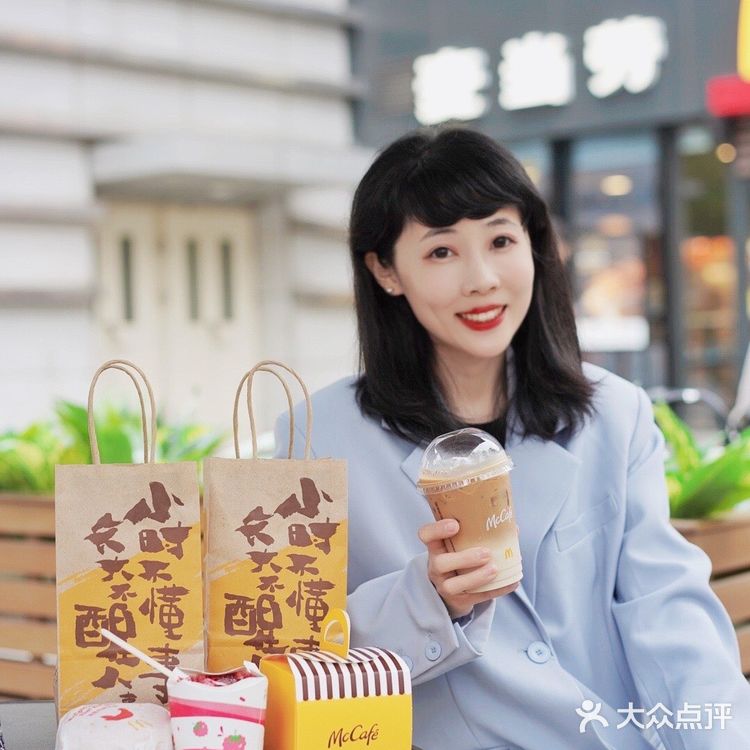 麦当劳出新品啦！早喝早醒，醒醒咖啡！