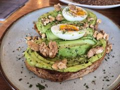 牛油果煮蛋吐司-RAC BAR(安福路店)