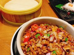 传统黑三剁配薄饼-雀舞云南菜(天津天河城购物中心店)