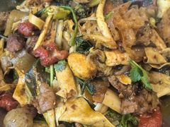 -愉肴麻辣香锅(中山路店)