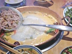 -洱火云南酸菜牛肉火锅(石景山当代商城店)