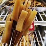 完全被安利而来的校园背后饮食三号线地铁直达下来就是西南石油大学满满的校园氛围走十分钟就到了下雨天生意依然很好看来这家口碑是真的不错油炸类却一点也不油腻和闷蔬菜依然炸出来有原本的味道价格也超级给力人均撑死也不超过⑤吧菜品新鲜上菜速度给井然有序所以不慢肉类和素菜该有的都有蘸料辣度也合适而且很香