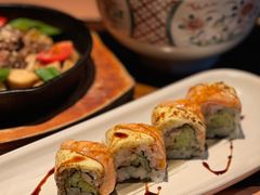 炙烤三文鱼芝士寿司-山葵家·创意料理(临平银泰城店)