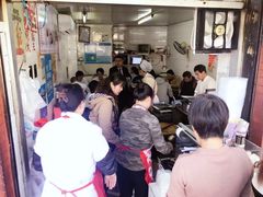 等位区-黄阿姨锅贴大王(万航渡路店)