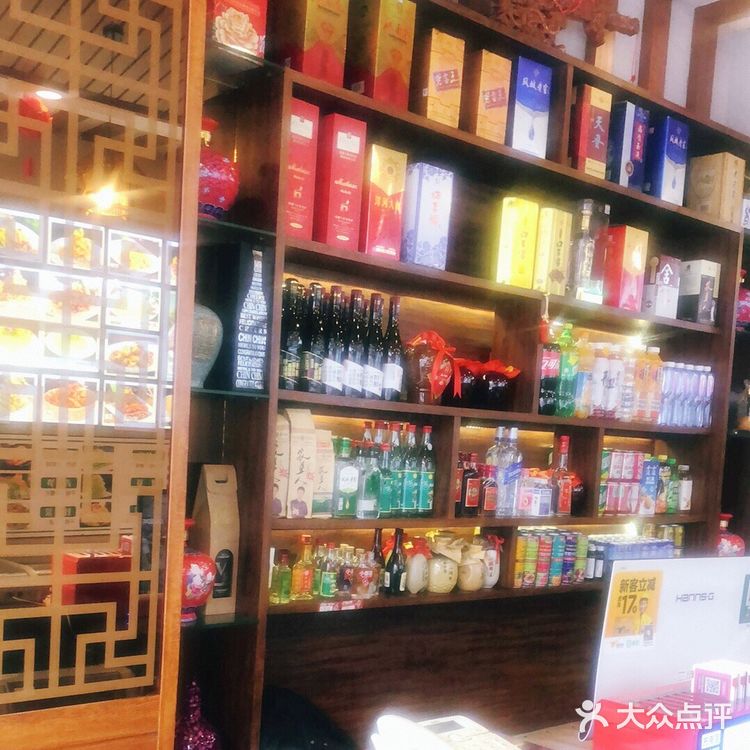 经济实惠，价位也挺亲民，海鲜非常新鲜。环境干净利索