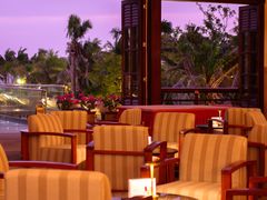 -亚龙湾喜来登·美景台大堂吧