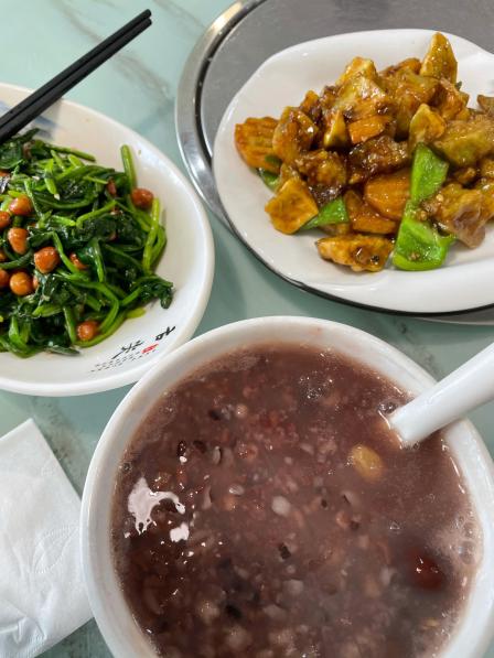 日常粥米小菜还是挺可口的在天坛医院附近检查完来喝一个粥还不错