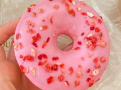 草莓甜甜圈-多乐之日(和平伊势丹店)