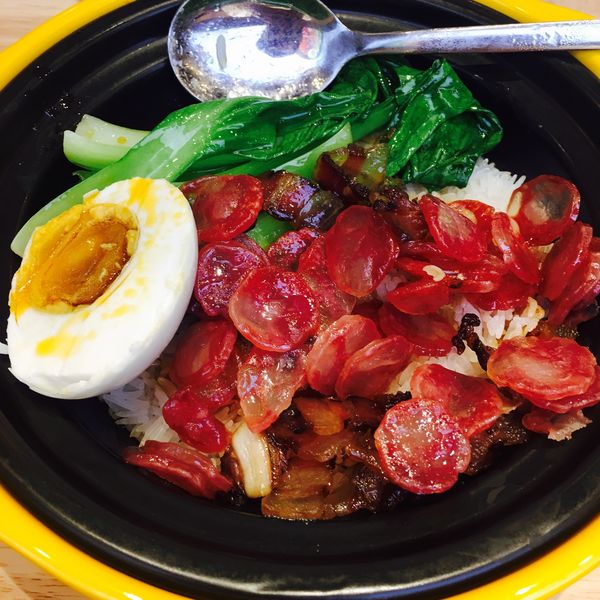广式腊味双拼煲仔饭