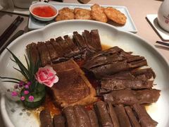 卤水狮头鹅三拼-尚一汤·粤菜海鲜(环球港店)