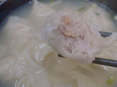三鲜大馄饨-万寿斋(山阴路店)