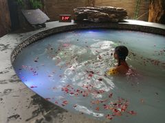 -泉城欧乐堡戏水湾艺术养生温泉