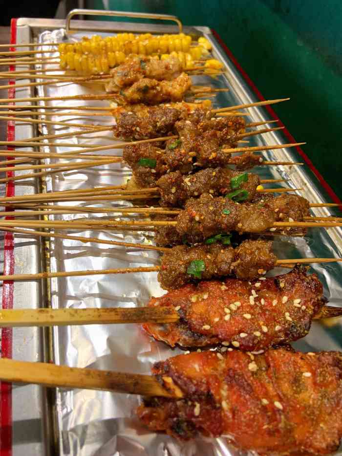 乔叶龙老武汉烤串(顺德容桂店)-"[薄荷]环境:又是一家网红店,看着大众