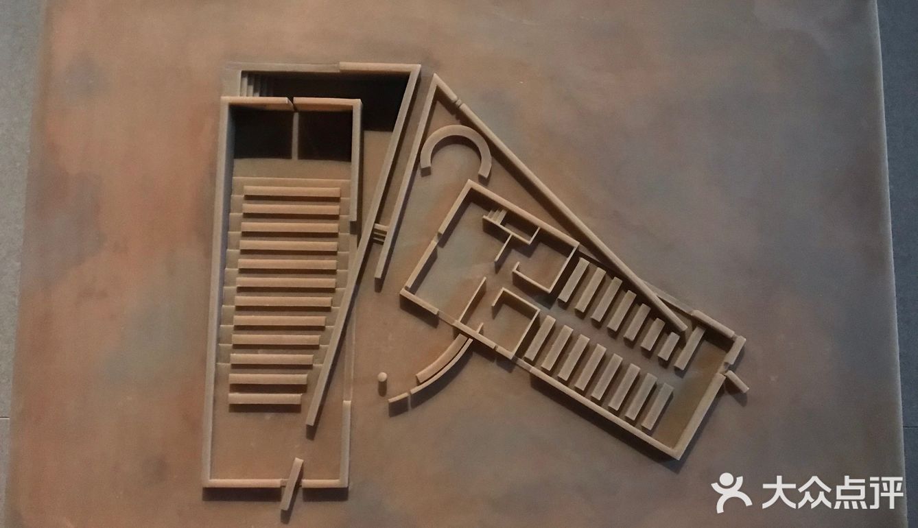 终于抽时间去看展啦 算是很大 上下三层楼的内容