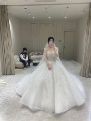 -Renee芮亦婚纱(原丽莎)