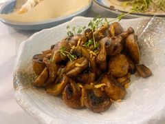 扒香草蒜茸蘑菇-拾挚扒房(招商花园城店)