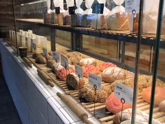 面包甜点陈列柜-野上麦田(中贸广场店)