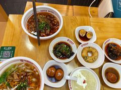 -呷佬·长沙手工米粉(金沙江路店)