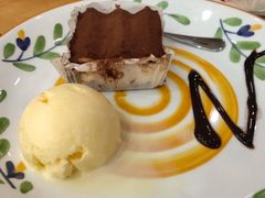 熔岩蛋糕配香草冰淇淋-萨莉亚意式餐厅(南京环亚凯瑟琳广场店)