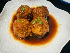 鸭蛋黄狮子头-梅飞酒家(桑园路店)