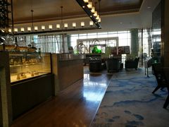 -百灵希尔顿逸林酒店大堂吧