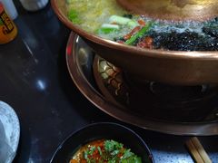 -果松木炭酸菜铜火锅·外婆参鸡汤