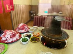 -洞庭洲·防空洞火锅·烧烤·铜锅涮肉(新百广场店)