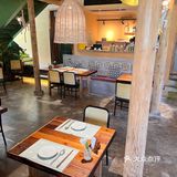 价位总体来说比较实惠吧，4个人吃了300左右