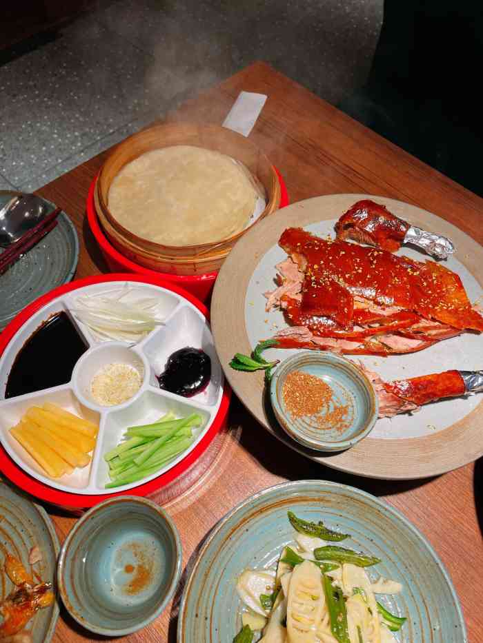 青年公社(宝杨宝龙广场店)-"上次来吃过,烤鸭卖完了,这次专门来尝尝烤