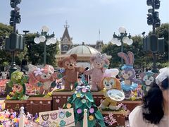 -小镇影院迪士尼小熊Duffy与他的朋友合影地