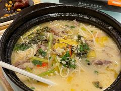 酸菜肥牛煲-香港茶餐厅文化体验馆(茶山镇店)
