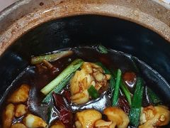 薑蔥田雞煲-长城砂煲田鸡粥