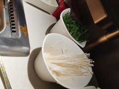 -海底捞火锅鲜切牛肉主题店(长寿路店)