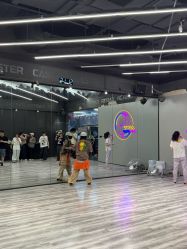 -CASTER跳舞俱乐部