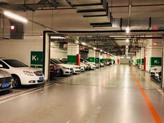 -虹桥天地-停车场