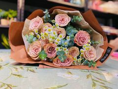 -何兮花店·气球派对鲜花店(马桥银春路万科城店)