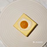 咸蛋黄融入奶油 整块的味道是很均匀平衡的