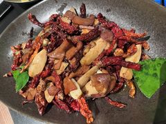 皱皮椒炒牛肝菌-Ameigo梅果·云贵川bistro(长宁来福士店)