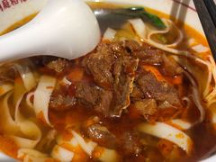 招牌红烧牛肉米粉-呷佬·长沙手工米粉(金沙江路店)